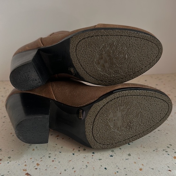 Vince Camuto Hadley‎ Leather Ankle Booties - Picture 13 of 13